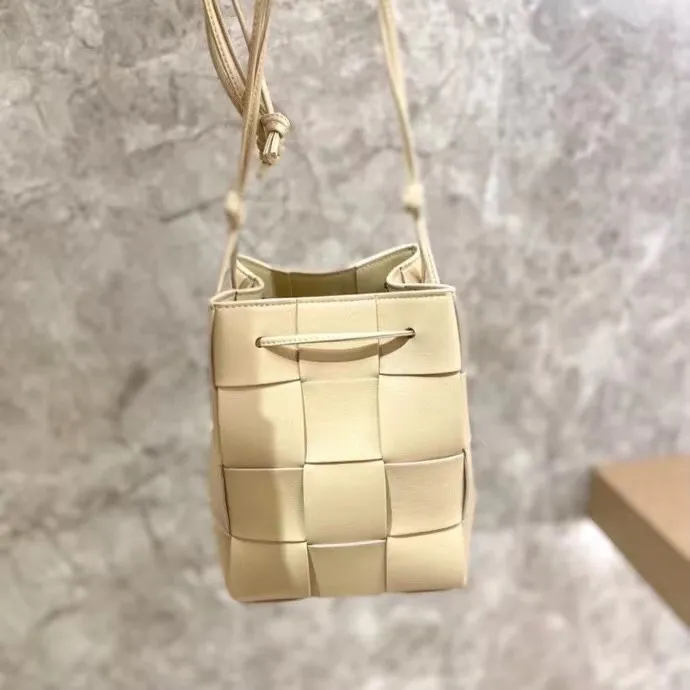 bv’s popular bucket bag, a must buy🎊